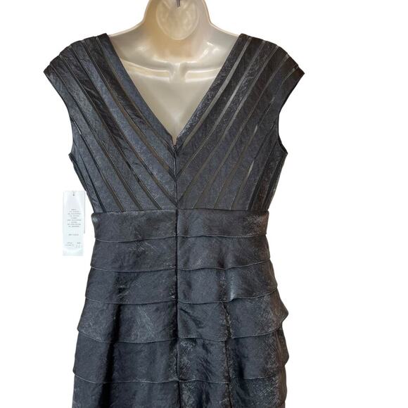 ADRIANNA PAPELL the Lyrd Short Sleeve V-neck Cocktail Dress in Grey Taupe Sz 10P - Picture 7 of 12